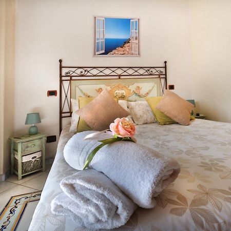 이스키아 La Finestra Sul Mare B&B 외부 사진