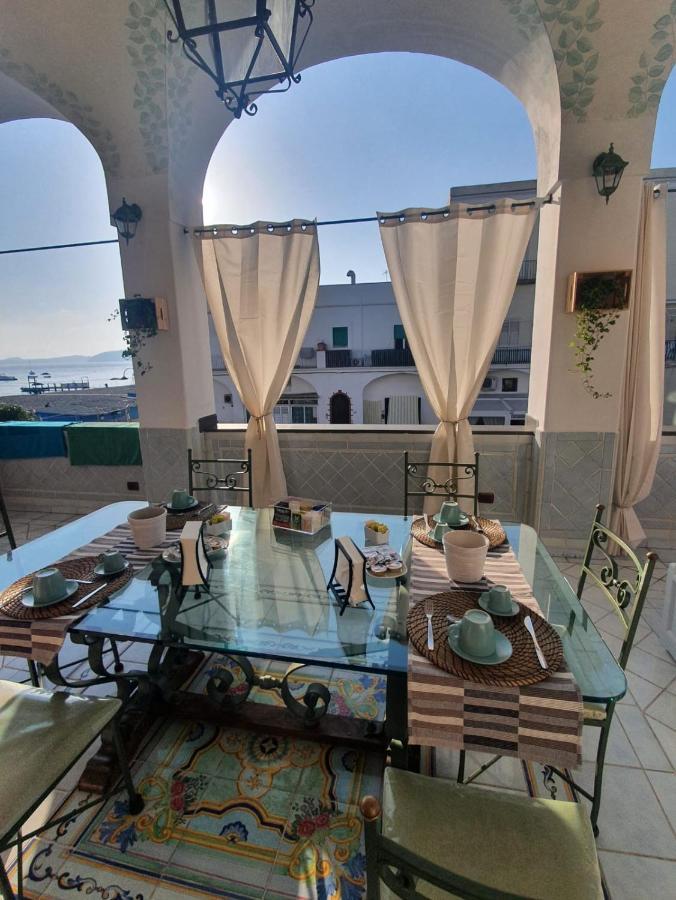 이스키아 La Finestra Sul Mare B&B 외부 사진