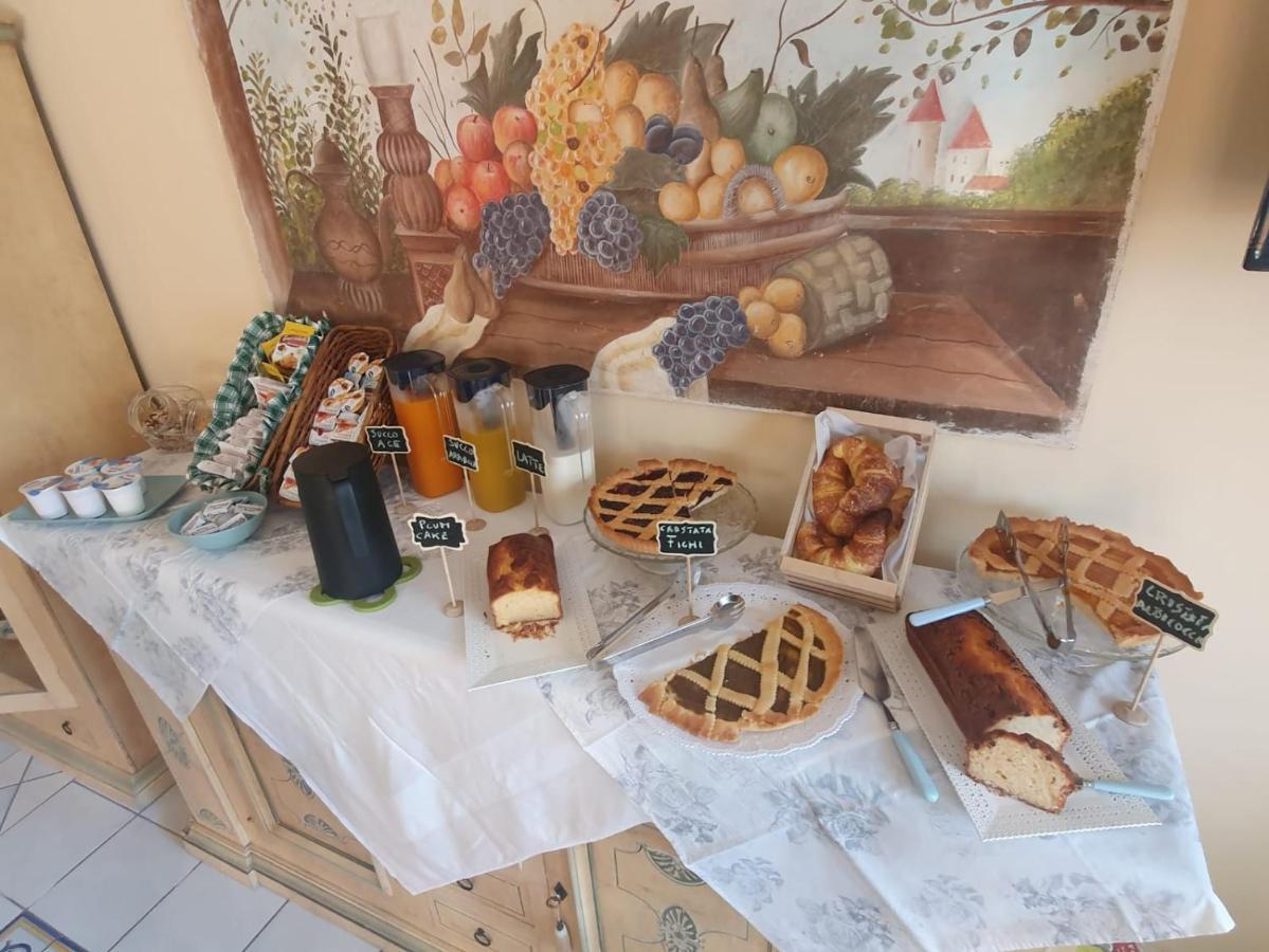 이스키아 La Finestra Sul Mare B&B 외부 사진