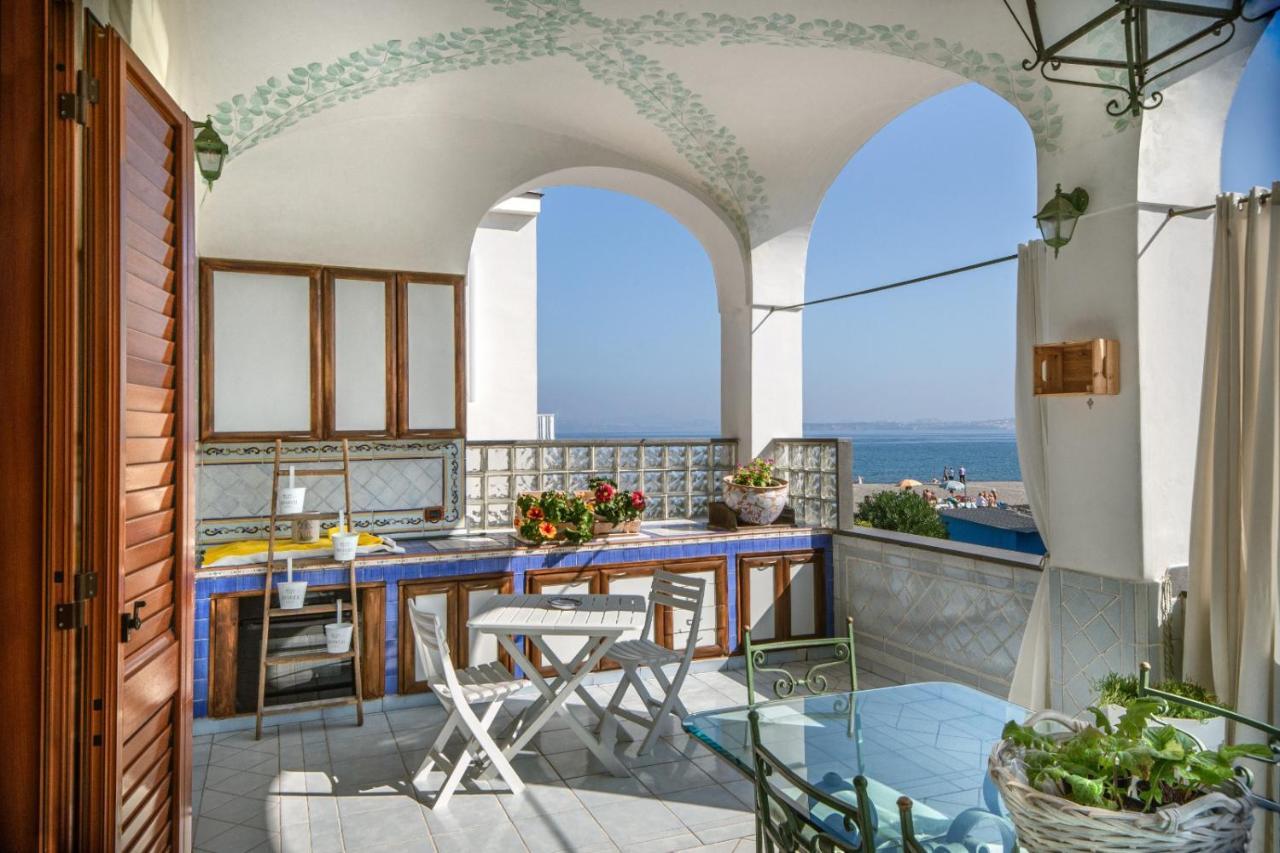 이스키아 La Finestra Sul Mare B&B 외부 사진
