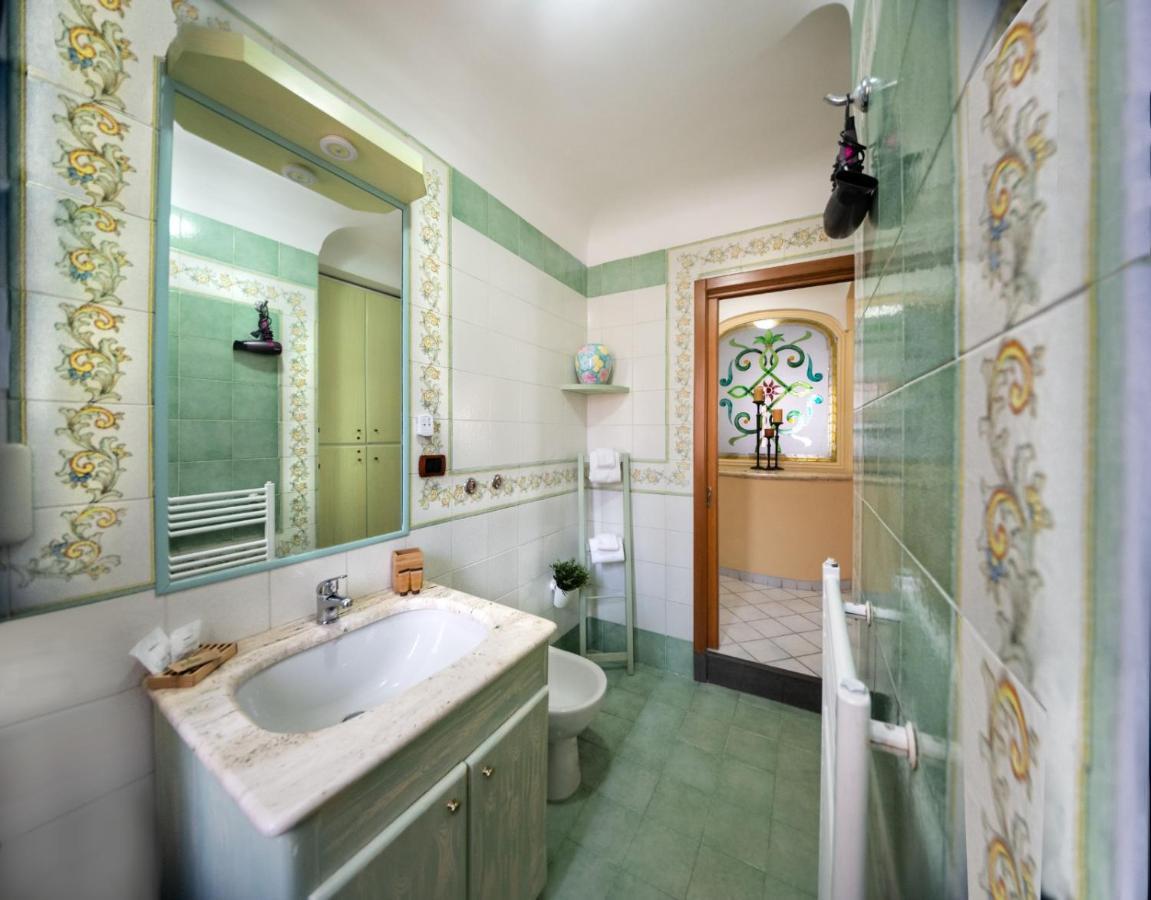 이스키아 La Finestra Sul Mare B&B 외부 사진