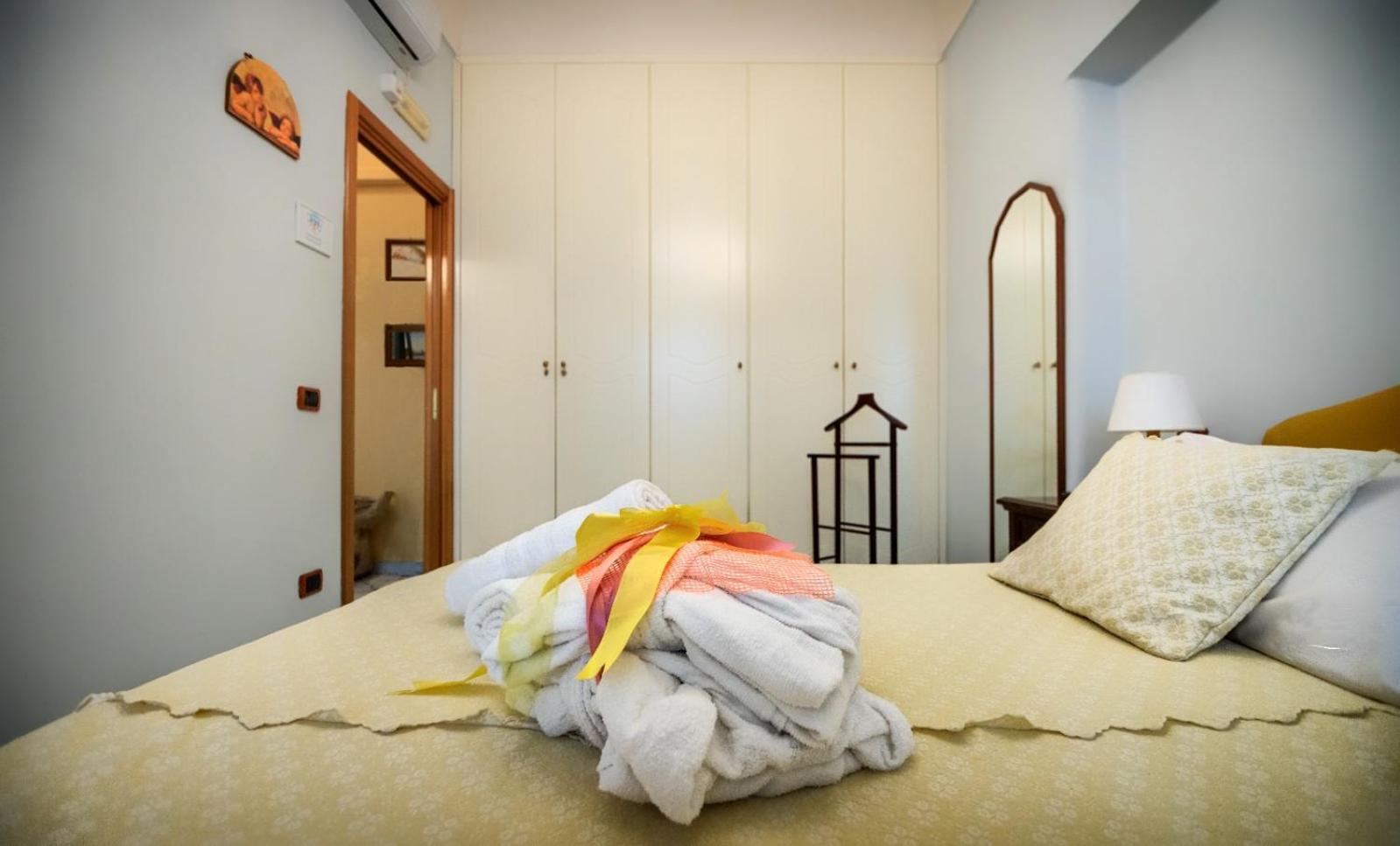 이스키아 La Finestra Sul Mare B&B 외부 사진